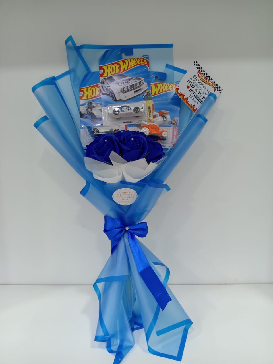 Ramo 3 hotwheels + Rosas
